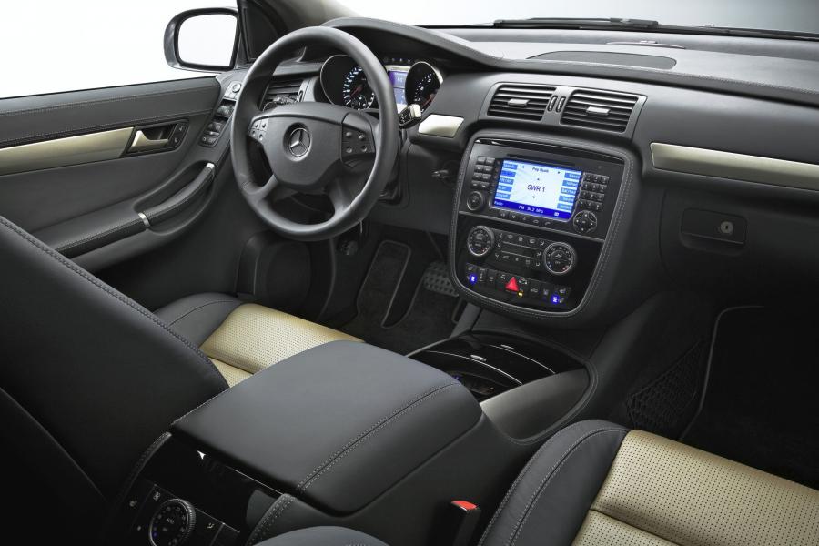 Интерьер Mercedes-Benz R63 AMG (W251) 2007 года  (фото 72 из 77)